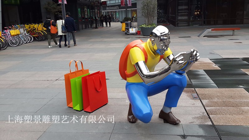 云南不锈钢镜面人物彩绘雕塑 商业街精品定制工厂