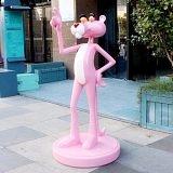 黑龙江玻璃钢粉红豹雕塑 幼儿园商场美陈卡通雕塑摆件;