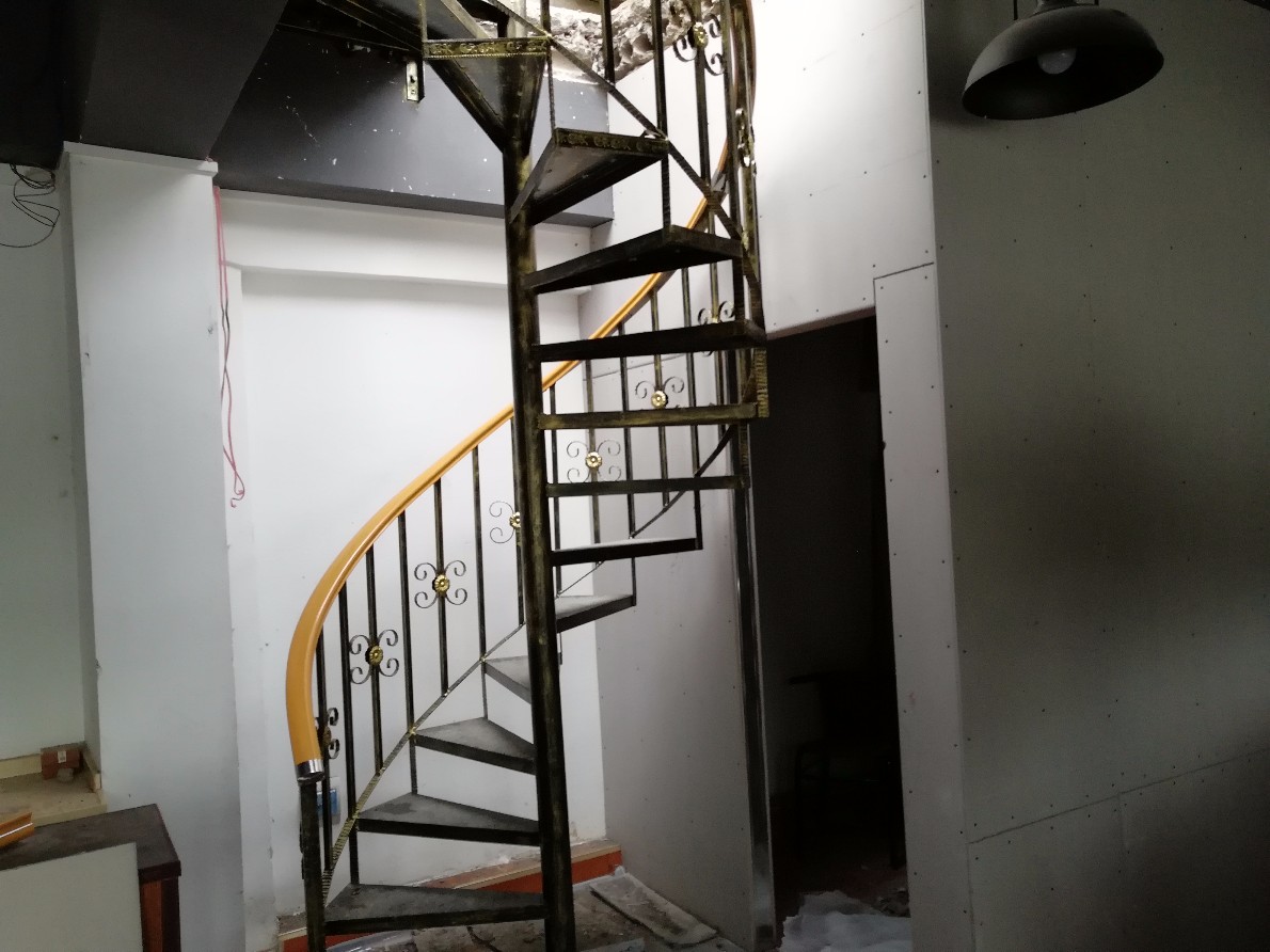 广西桂林铁艺楼梯旋转楼梯单位楼梯学校楼梯幼儿园楼梯别墅楼梯消防楼梯