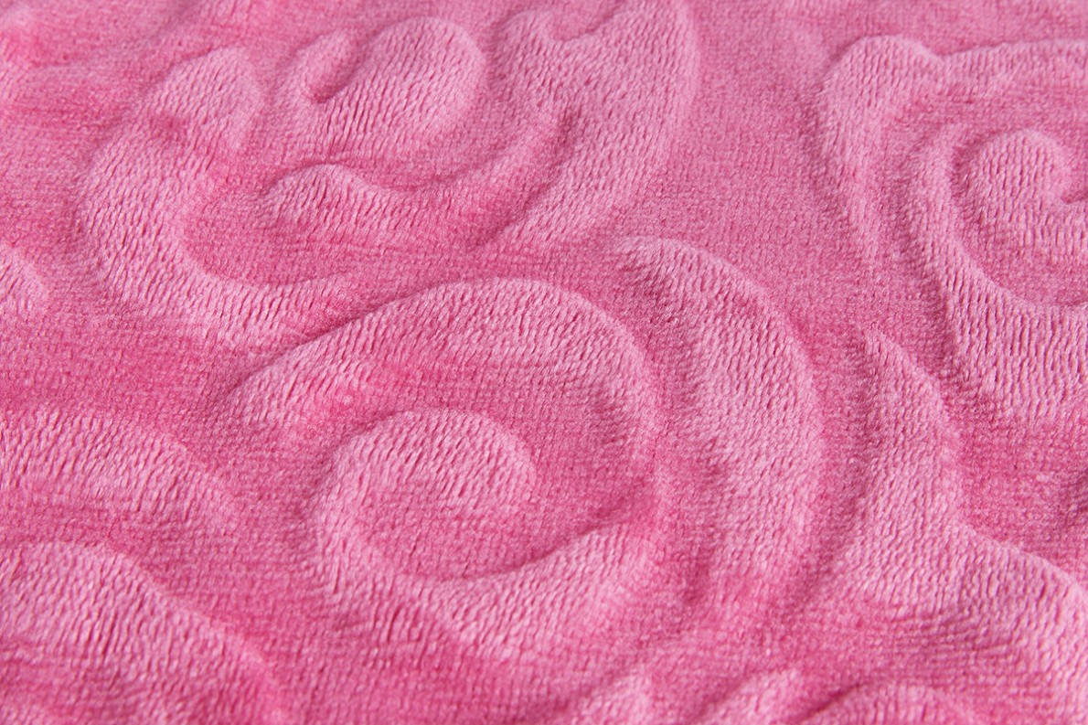 来自江苏常熟产的剪花法兰绒毯