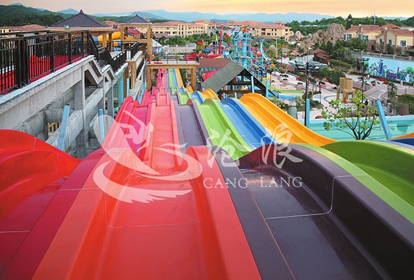 广州沧浪提供水滑梯设备-彩虹滑梯