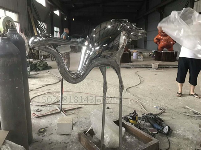 南京园林景观鹤雕塑 不锈钢镜面动物定制工厂