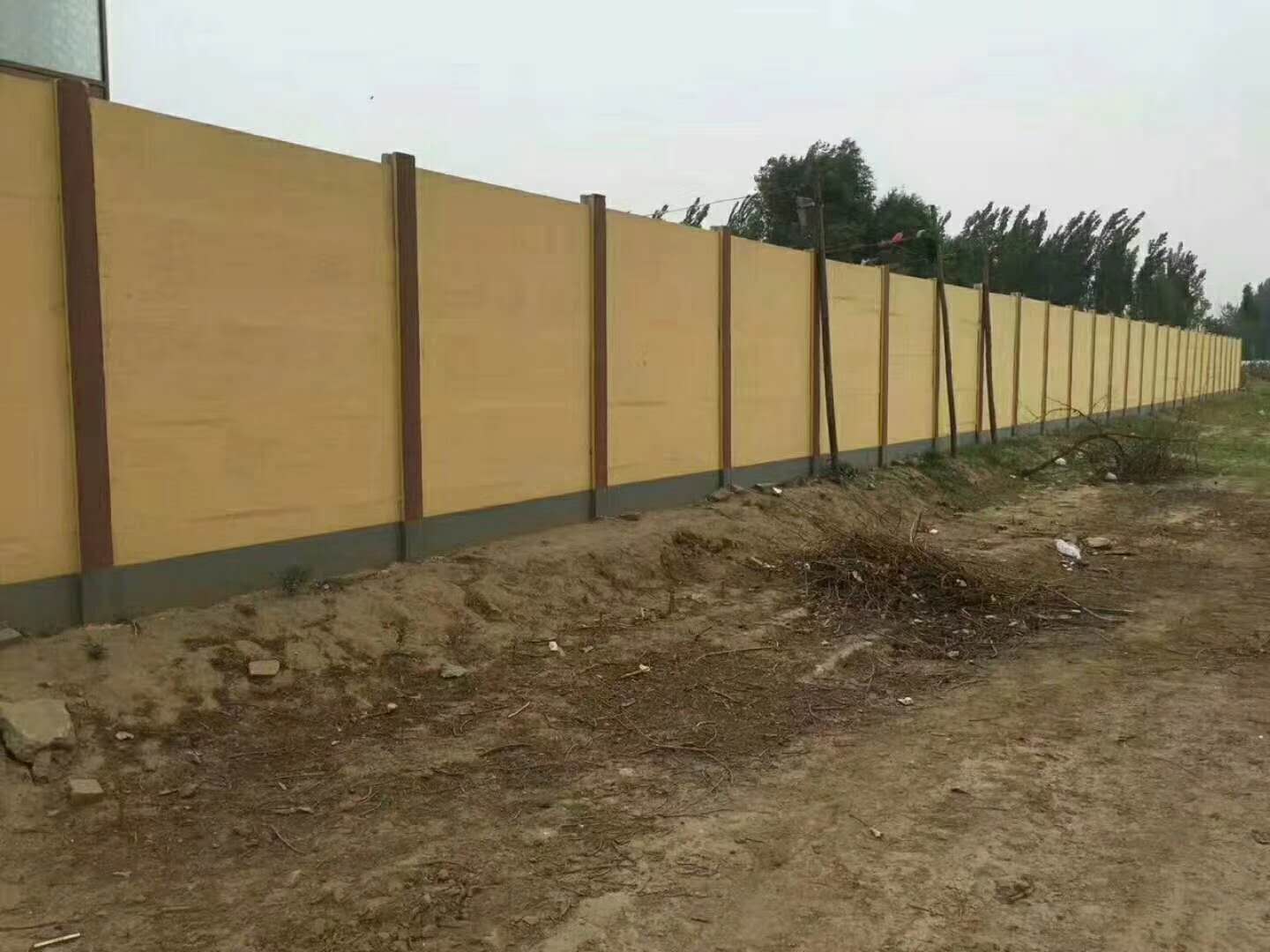 水泥围墙板,预制围墙,临时圈地围墙,养殖场围墙,工程围墙是什么？