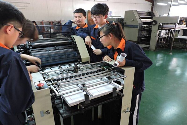 武汉市*轻工业学校平面媒体印制技术专业