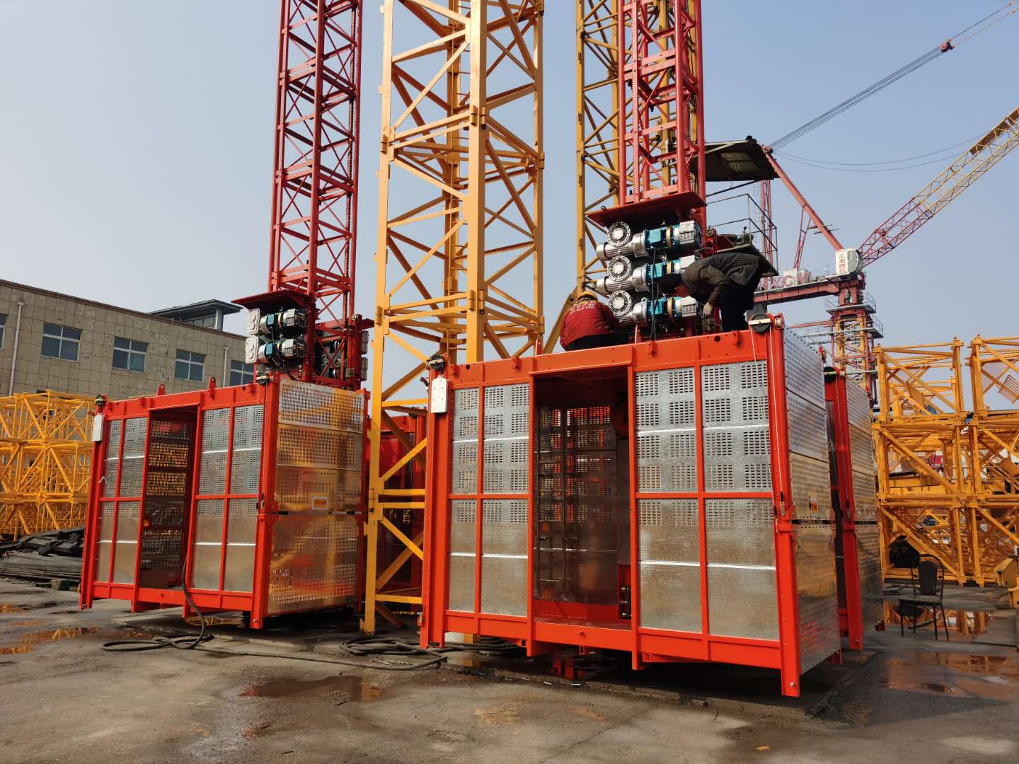 邢台施工升降机SC200/200施工电梯60米高度避免安全事故的方法