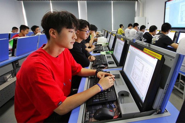 湖北省旅游学校计算机应用专业