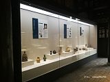 江门文化藏品博物馆展柜生产厂家-遥控平移门恒温恒湿展柜价格;