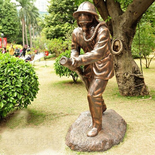 杭州城市园林仿铜消防员雕塑 户外人物摆件