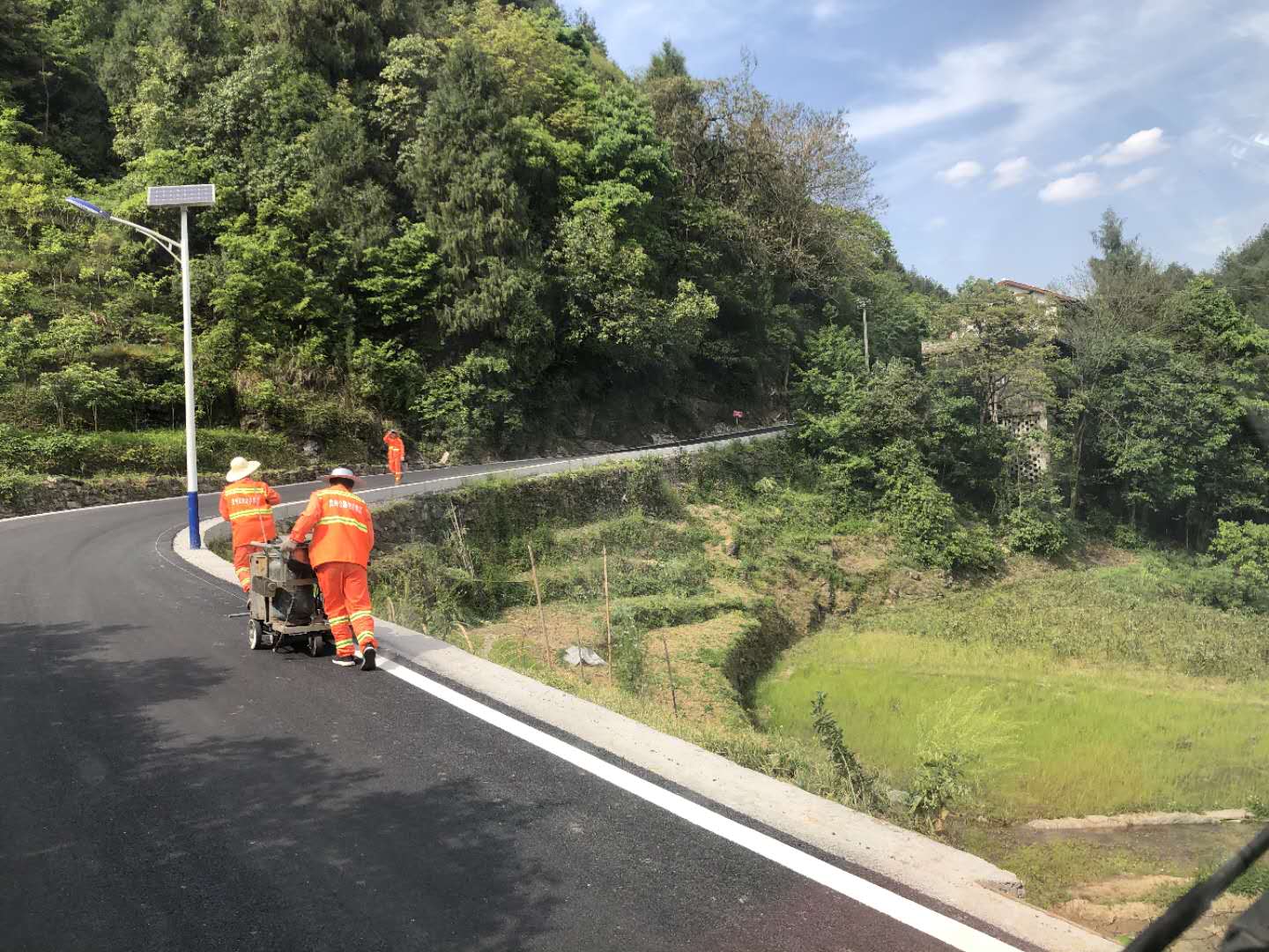 重庆热熔型振荡标线 车库画车位线施工公司