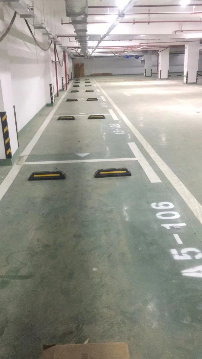 南京道路划线-侧方位停车位划线-南京达尊交通工程公司