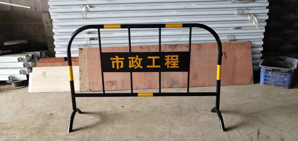 广西南宁铁马护栏厂 南宁铁马移动护栏厂家 移动防护栏 移动式安全围栏