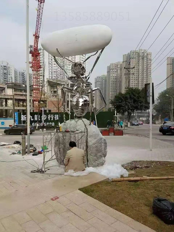 南通城市环境艺术 不锈钢蚂蚁搬石头雕塑摆件