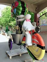 福州园林兔子骑花车雕塑定制 不锈钢彩绘动物雕塑