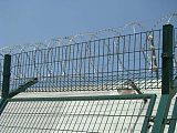 机场护栏Y型安全防御护网V型支架立拄供应厂家一套多少钱;