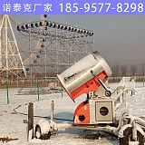 造雪设备烘托飘雪氛围 造雪机协助戏雪乐园树挂雪雕制作;