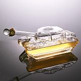 河间华企生产异形坦克造型艺术玻璃酒瓶外形通透明亮泡酒瓶1000ml;