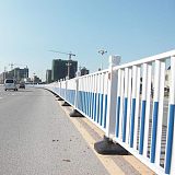 人车分离隔离栏供应 财润丝网1.2米白色市政护栏;
