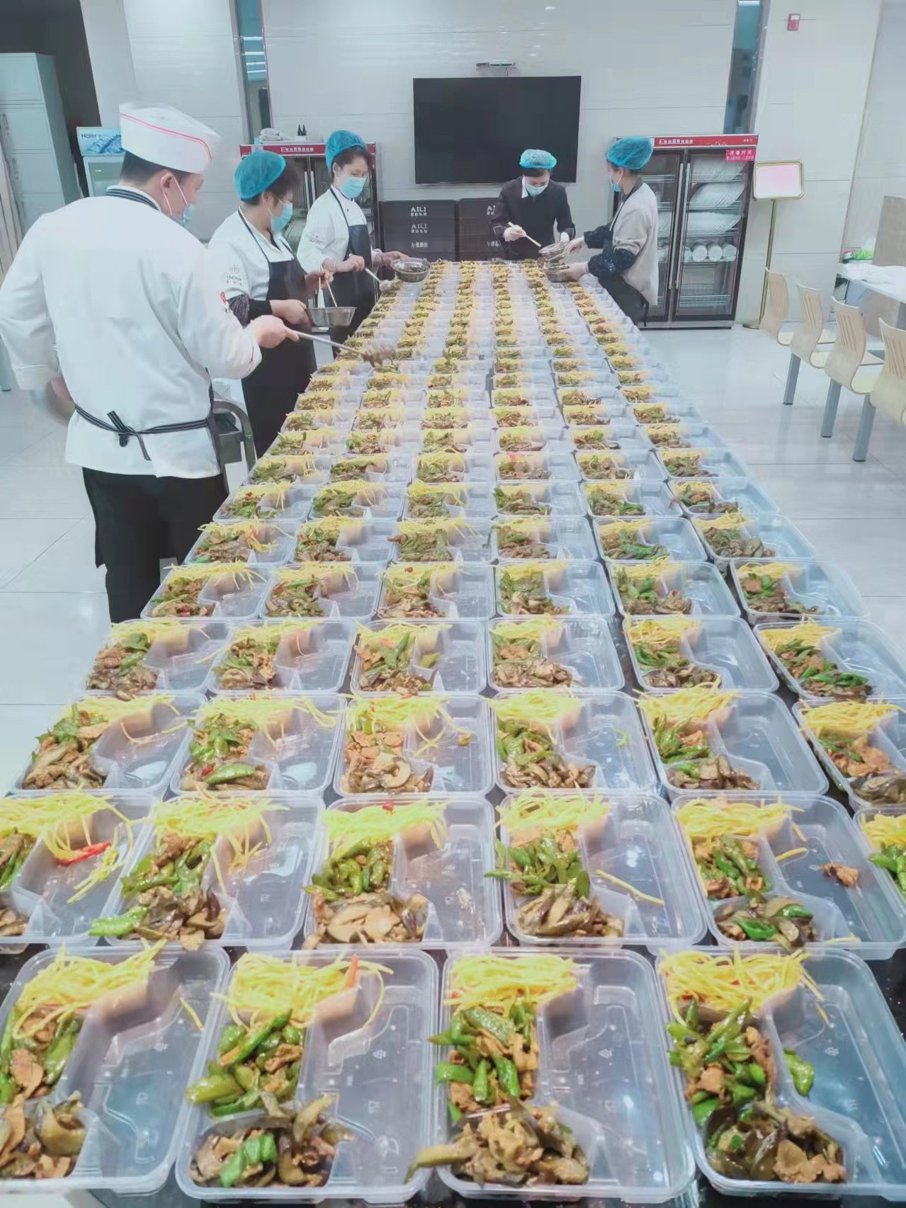 甘肃品昱焱餐饮服务有限公司丨品昱焱餐饮：餐饮托管的模式