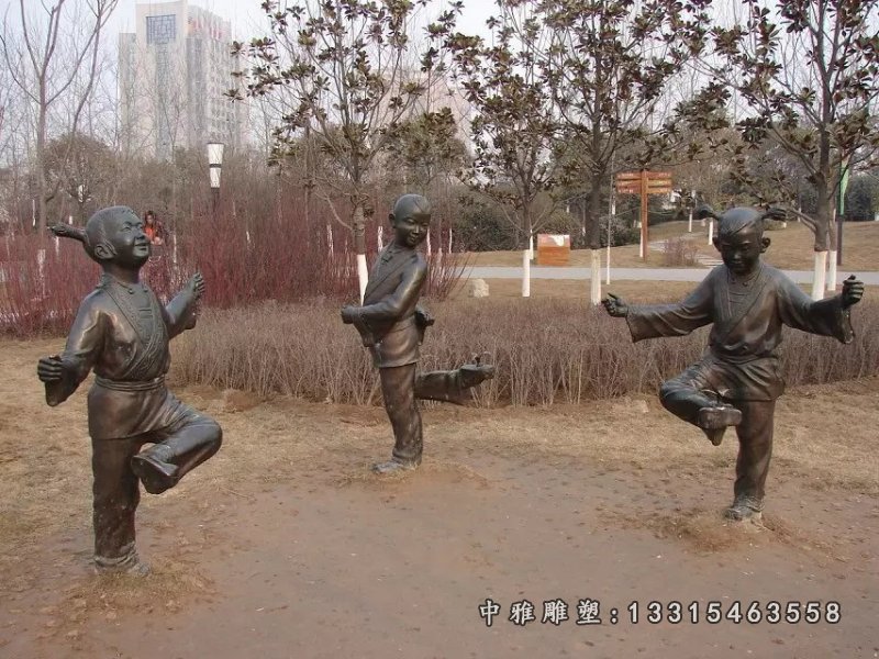 踢毽子铜雕，公园人物铜雕.jpg