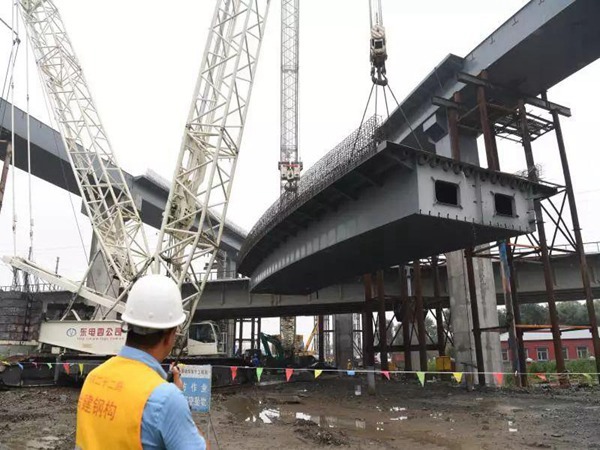 桥梁钢结构制作安装 四川成都钢箱梁现场架设