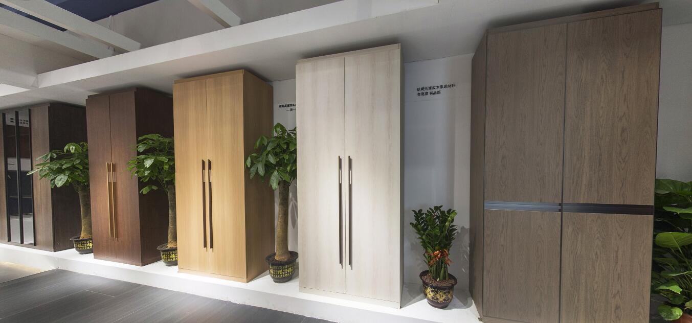 德国豪迈工艺实木平板门-2.8米不加拉直器的通顶柜门多少钱一平