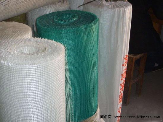 外墙保温网格布是以中碱或无碱玻璃纤维纱为原料