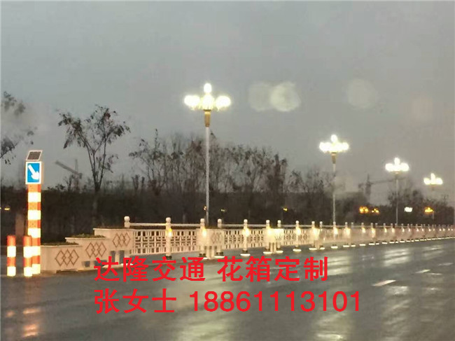 道路交通隔离护栏-道路交通设施