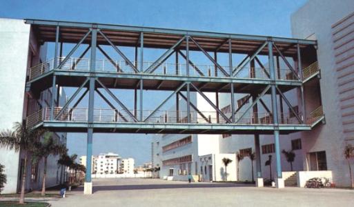 钢结构别墅、钢结构天桥、钢结构车棚、钢结构活动板房