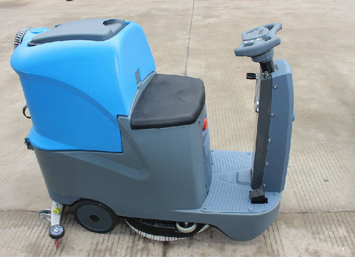 小型驾驶式洗地机 FR70-55D 全自动单刷洗地机