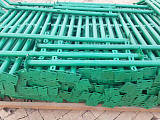 上海浦东新区现货护栏网厂家直销 450丝扁铁框网平框网，1.0厚底盘预埋柱;